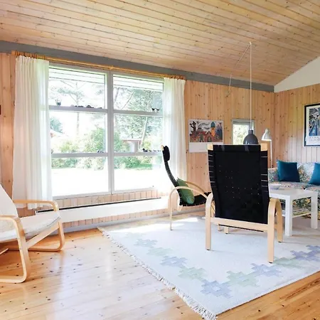 Holiday home Three-bedroom In Humble