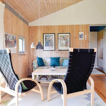 Holiday home Three-bedroom In Humble